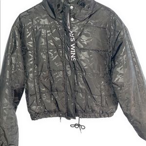 Black camo print crop puffer coat